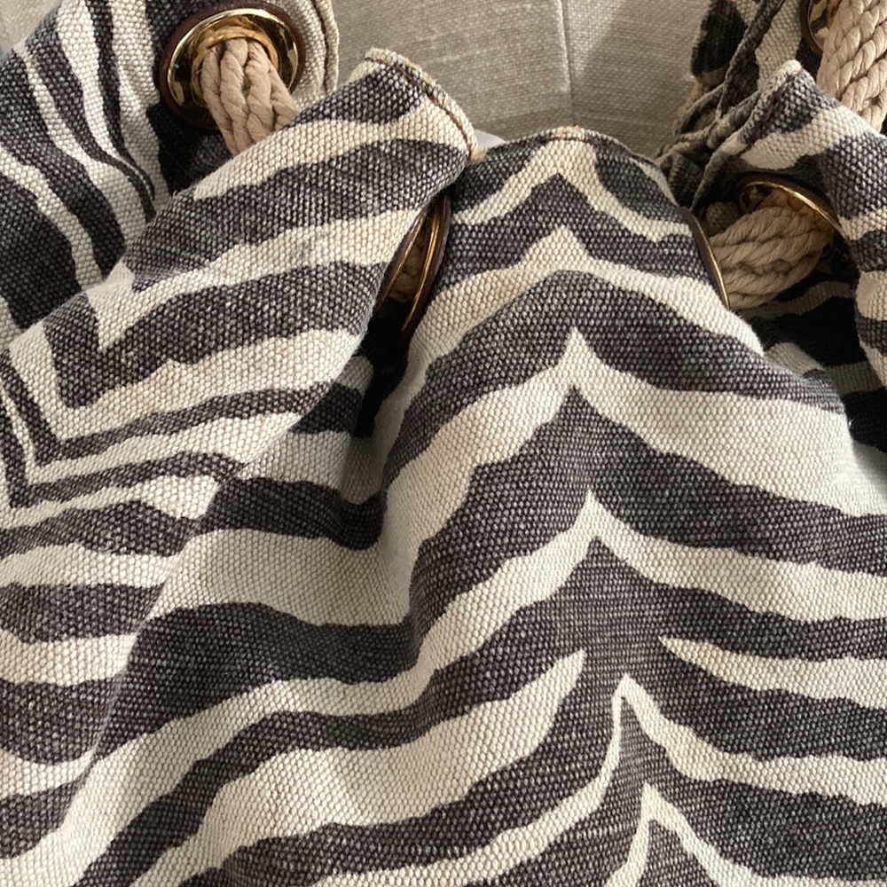 MICHAEL KORS canvas zebra bag with ropes and golden details. - Picture 3 of 8